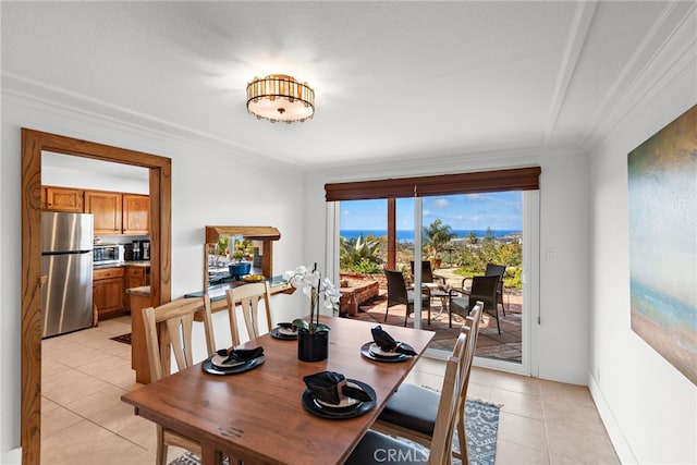 dining area featuring light tile patterned floors, baseboards, and ornamental molding