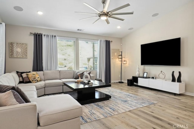 living room featuring visible vents, wood finished floors, recessed lighting, baseboards, and ceiling fan