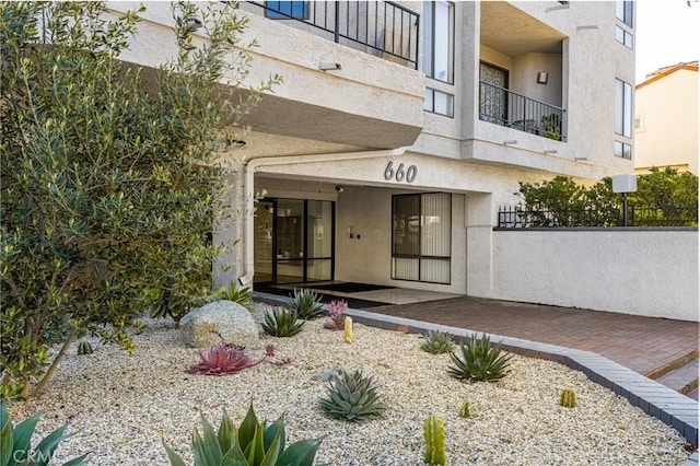 property entrance featuring stucco siding