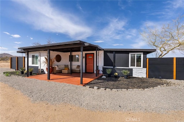 56622 Handley Rd, Yucca Valley, CA 92284 - view of front of house with fence