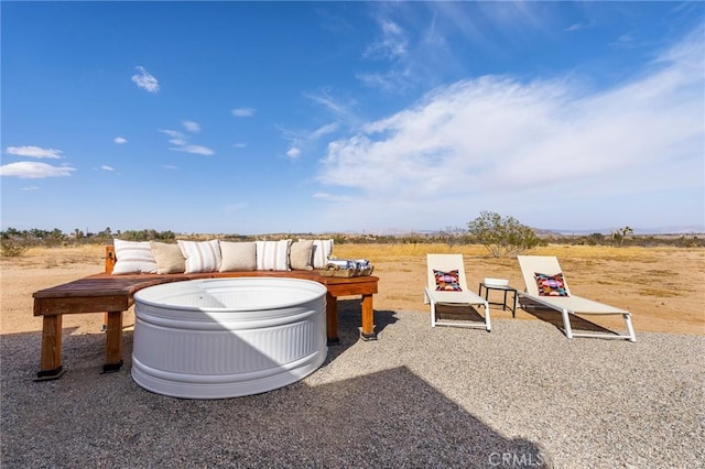 view of yard featuring outdoor lounge area