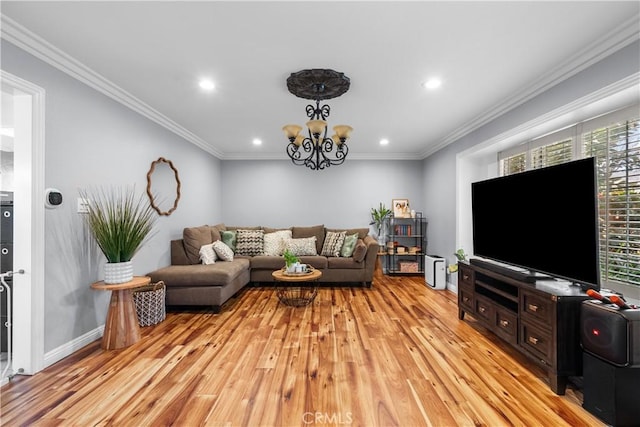 living room featuring a chandelier, light wood-style floors, recessed lighting, and crown molding