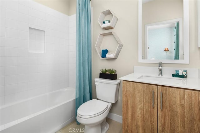 bathroom with toilet, shower / bathtub combination with curtain, baseboards, and vanity