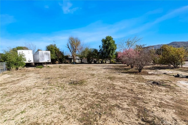 view of yard with a mountain view