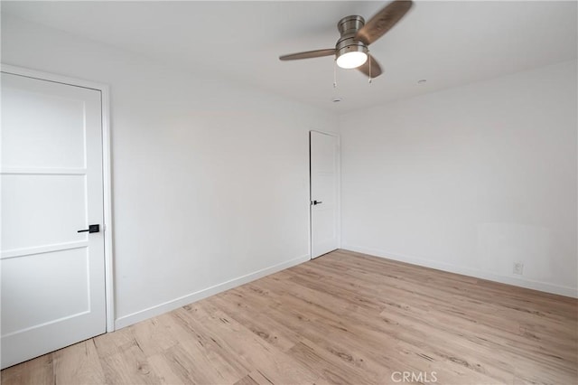 unfurnished room with light wood-style flooring, baseboards, and ceiling fan