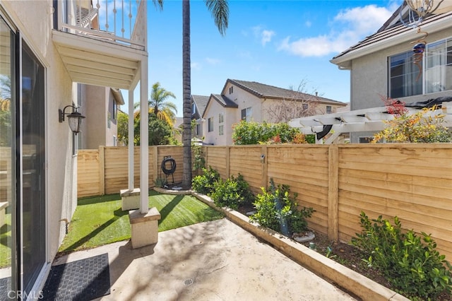 27139 Saddlepeak Trl, Valencia, CA 91354 - view of patio / terrace featuring a fenced backyard and a residential view
