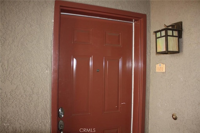 view of exterior entry featuring stucco siding