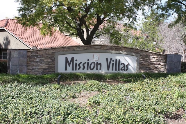 view of community / neighborhood sign