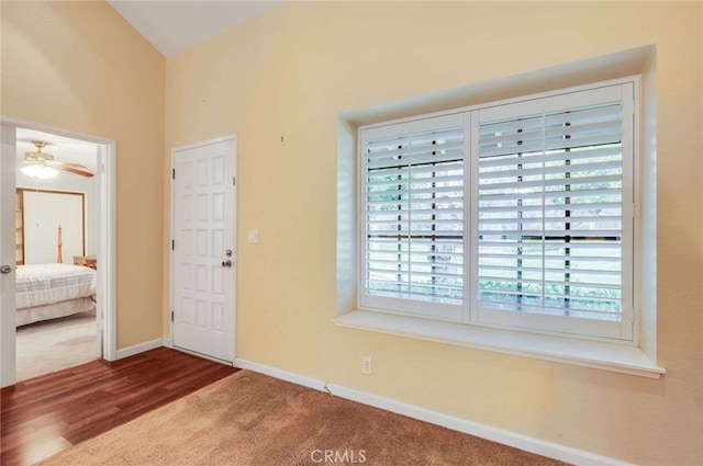 entryway with a ceiling fan, carpet, and baseboards