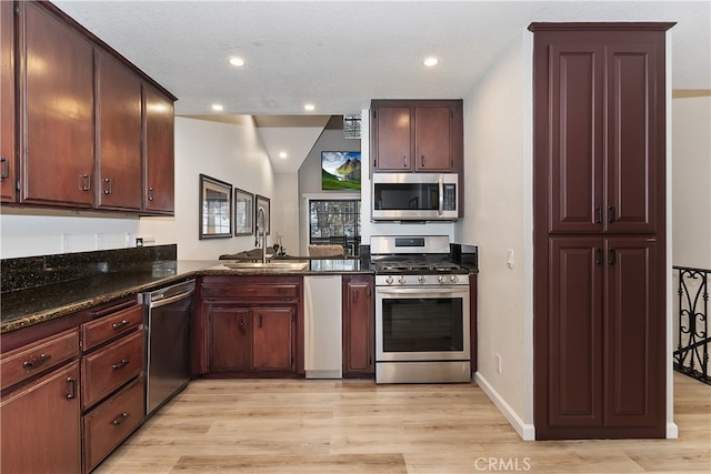 kitchen featuring light wood-style flooring, appliances with stainless steel finishes, a sink, and recessed lighting