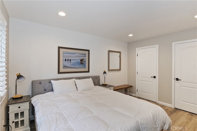 bedroom featuring light wood-type flooring, baseboards, and recessed lighting