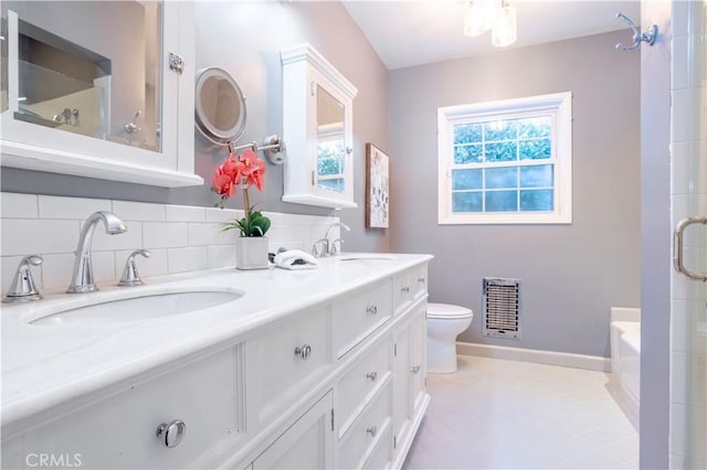 bathroom featuring baseboards, a sink, backsplash, and toilet