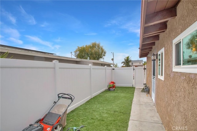 view of yard featuring a fenced backyard