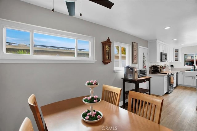 dining space featuring a ceiling fan, recessed lighting, and light wood-style flooring