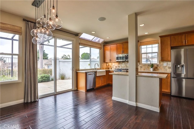 kitchen with stainless steel appliances, dark wood-type flooring, and decorative backsplash