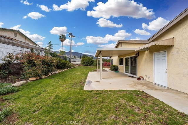 view of yard featuring a patio