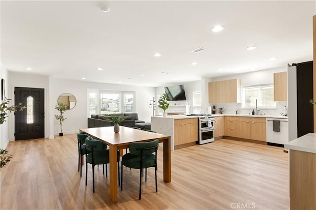 dining space with recessed lighting, visible vents, baseboards, and light wood finished floors