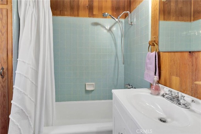 full bathroom with shower / tub combo with curtain and vanity