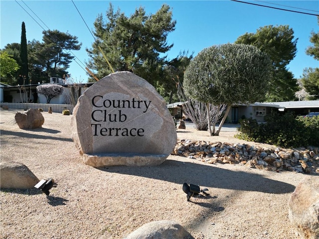 view of community / neighborhood sign