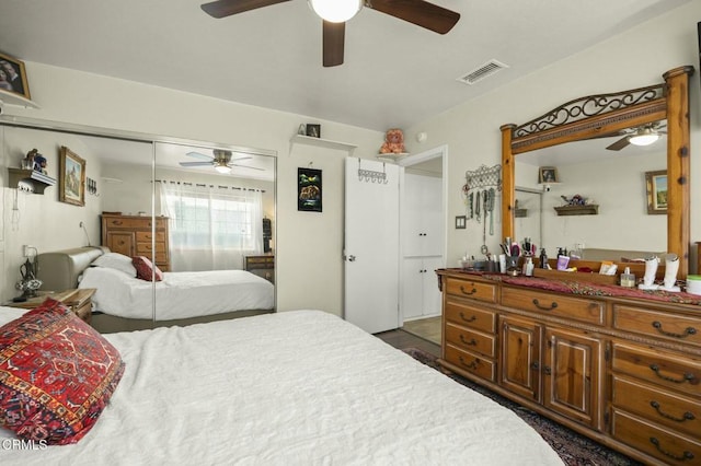 bedroom featuring visible vents, a closet, and a ceiling fan