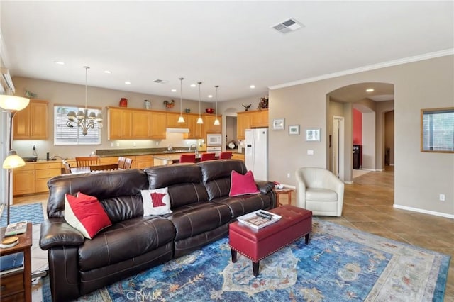 living room featuring arched walkways, recessed lighting, visible vents, baseboards, and an inviting chandelier