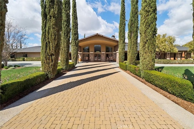 view of front of property featuring stucco siding