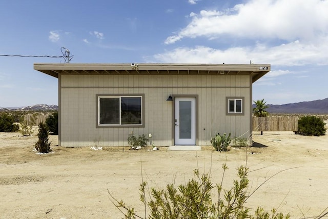 view of front of property featuring fence and a mountain view