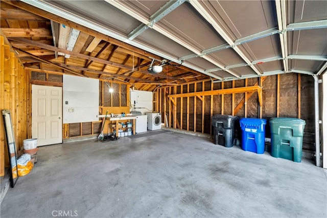 garage with washer / clothes dryer