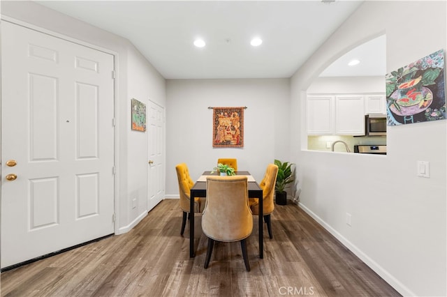 dining area featuring recessed lighting, baseboards, and wood finished floors