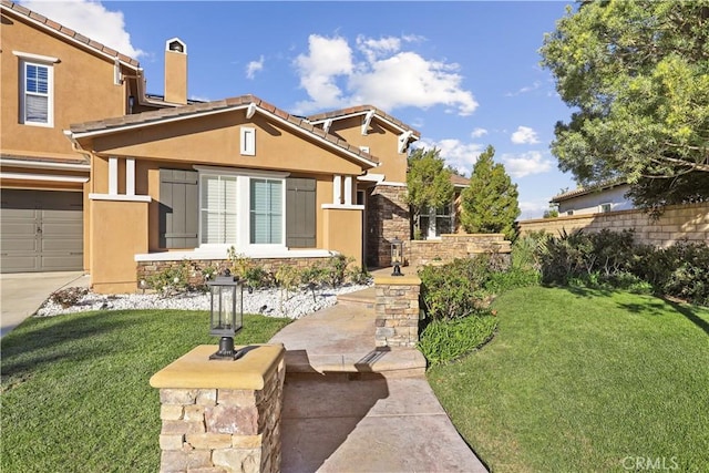 view of front facade featuring stucco siding, stone siding, a front yard, and fence