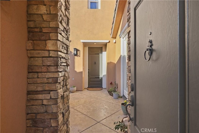 view of exterior entry with stucco siding