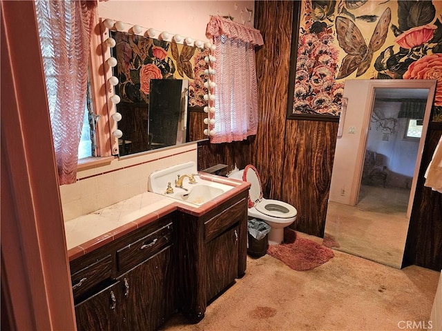 bathroom with vanity, toilet, and decorative backsplash