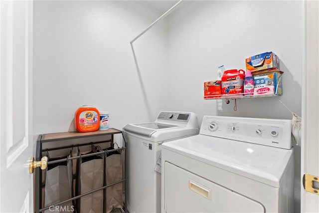 washroom featuring laundry area and washing machine and clothes dryer