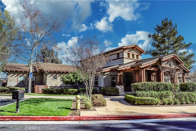 view of front of house with a front yard