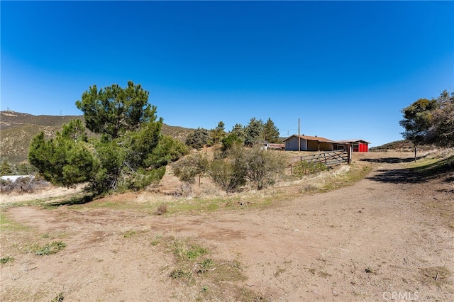 view of yard featuring fence and a mountain view