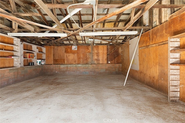 garage featuring concrete block wall