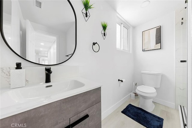 full bathroom featuring toilet, baseboards, visible vents, and vanity