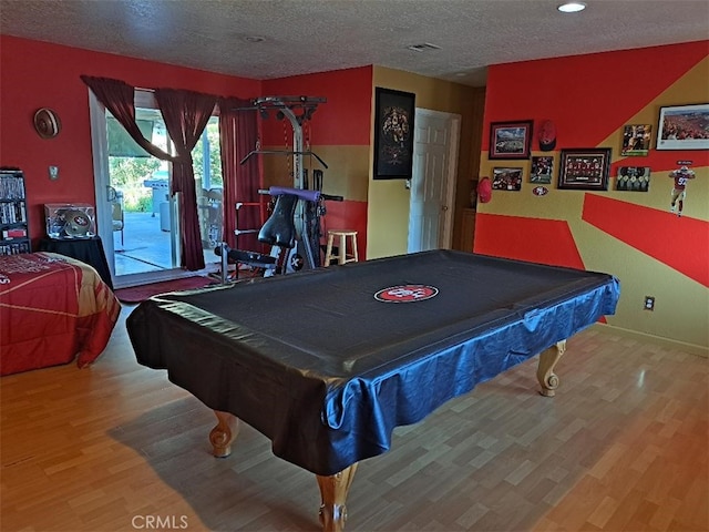 19010 Waseca Rd, Apple Valley, CA 92307 - playroom featuring visible vents, a textured ceiling, billiards, and wood finished floors