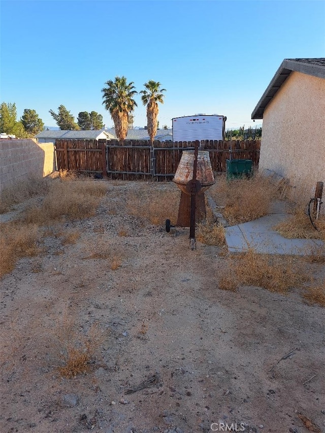 19010 Waseca Rd, Apple Valley, CA 92307 - view of yard featuring fence