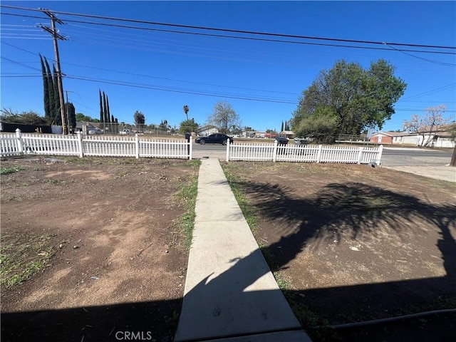 view of yard featuring a fenced front yard