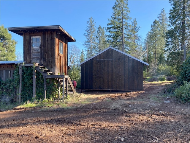 view of outdoor structure with an outdoor structure