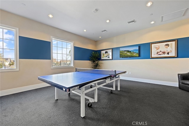 playroom with carpet flooring, baseboards, and visible vents