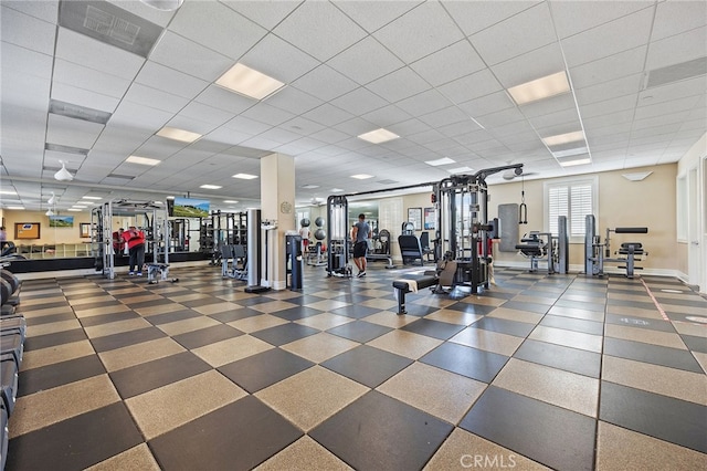 gym with visible vents, baseboards, and a drop ceiling