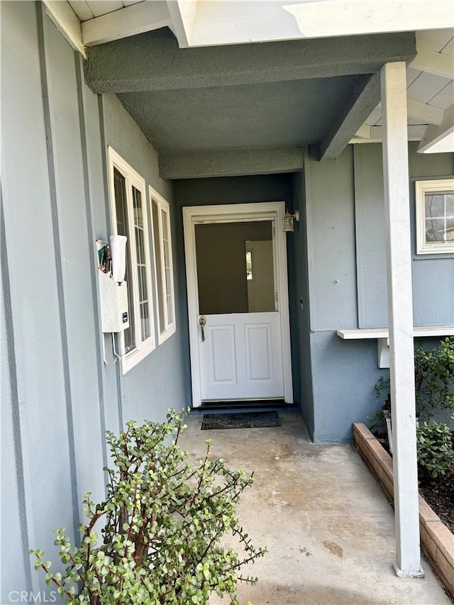 property entrance featuring stucco siding