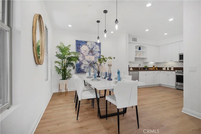 dining area featuring visible vents, recessed lighting, baseboards, and light wood-style floors