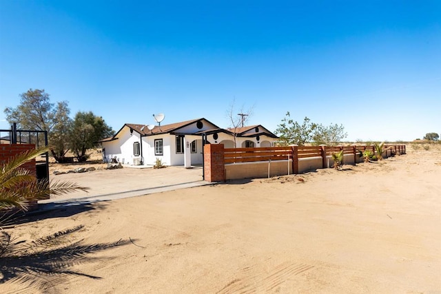 view of front of house featuring fence