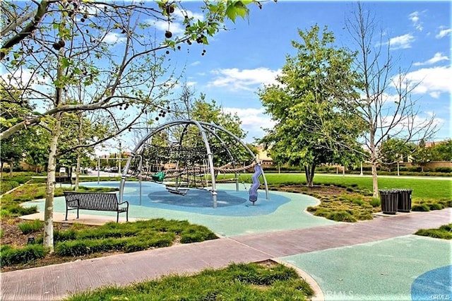view of property's community featuring a yard