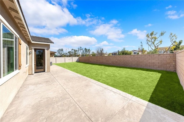 view of yard featuring a fenced backyard and a patio area