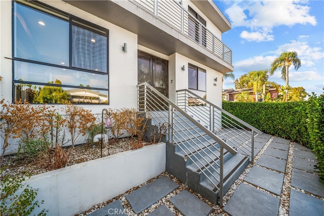 view of exterior entry with stucco siding