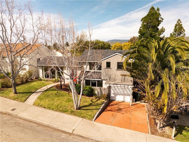 view of front of property with stucco siding and a front lawn